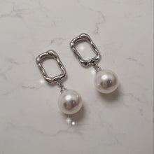 Load image into Gallery viewer, [Aespa Winter Earrings] Judy Earrings - Silver