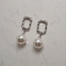 Load image into Gallery viewer, [Aespa Winter Earrings] Judy Earrings - Silver