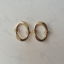 Load image into Gallery viewer, Knotted Oval Ring Earrings - Gold