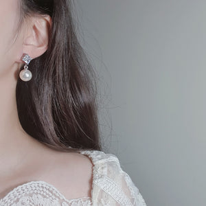 Diamond Pearl Earrings - Silver (Weeekly Jihan Earrings)