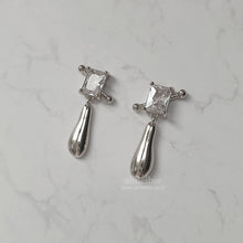 Load image into Gallery viewer, [IU, BABYMONSTER Chiquita Earrings] Urban Metal drop earrings - Silver Color
