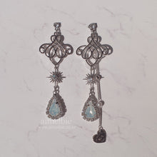 Load image into Gallery viewer, Ice Empire Queen Earrings