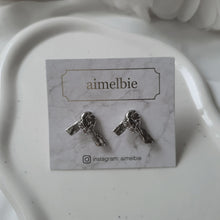 Load image into Gallery viewer, Vintage Knot Earrings - Silver