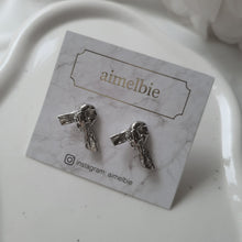 Load image into Gallery viewer, Vintage Knot Earrings - Silver