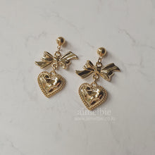 Load image into Gallery viewer, Gold laced heart and bow earrings