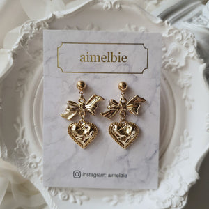 Gold laced heart and bow earrings