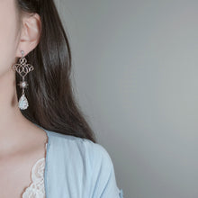 Load image into Gallery viewer, Ice Empire Queen Earrings