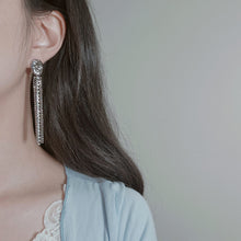 Load image into Gallery viewer, [fromis_9 Chaeyoung Earrings] Silver Shower Earrings