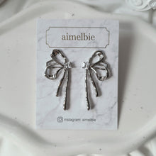 Load image into Gallery viewer, [Aespa Winter, NingNing Earrings] Metalic Liquid Ribbon Earrings - Silver Color