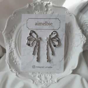 [Aespa Winter, NingNing Earrings] Metalic Liquid Ribbon Earrings - Silver Color