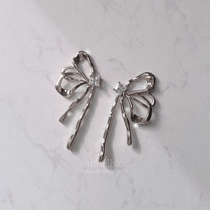 [Aespa Winter, NingNing Earrings] Metalic Liquid Ribbon Earrings - Silver Color