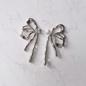 [Aespa Winter, NingNing Earrings] Metalic Liquid Ribbon Earrings - Silver Color