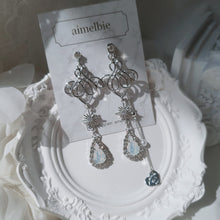 Load image into Gallery viewer, Ice Empire Queen Earrings