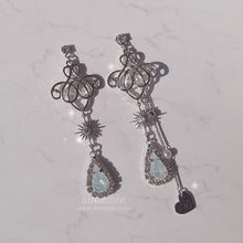 Load image into Gallery viewer, Ice Empire Queen Earrings