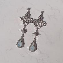 Load image into Gallery viewer, Ice Empire Queen Earrings