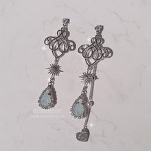 Load image into Gallery viewer, Ice Empire Queen Earrings