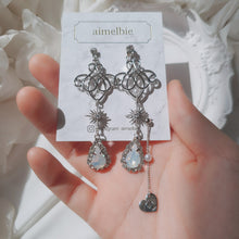 Load image into Gallery viewer, Ice Empire Queen Earrings