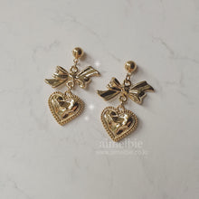 Load image into Gallery viewer, Gold laced heart and bow earrings