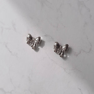 Petit Daily Ribbon Earrings - Silver