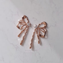 Load image into Gallery viewer, Metalic Liquid Ribbon Earrings - Rosegold