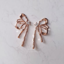 Load image into Gallery viewer, Metalic Liquid Ribbon Earrings - Rosegold