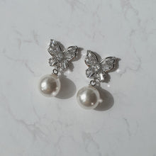 Load image into Gallery viewer, Butterfly and pearl earrings