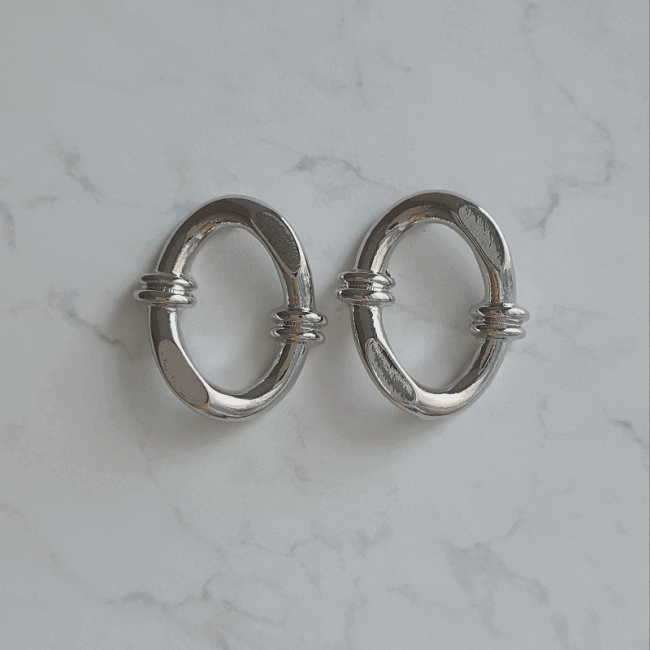 [Aespa Karina, Winter Earrings] Knotted Oval Ring Earrings - Silver