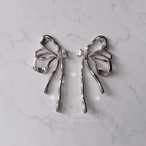 [Aespa Winter, NingNing Earrings] Metalic Liquid Ribbon Earrings - Silver Color