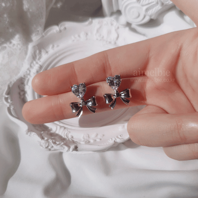 [Aespa Winter Earrings] Heart Crystal and Ribbon Earrings - Silver