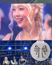 Load image into Gallery viewer, [Aespa Winter, NingNing Earrings] Metalic Liquid Ribbon Earrings - Silver Color