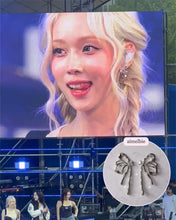 Load image into Gallery viewer, [Aespa Winter, NingNing Earrings] Metalic Liquid Ribbon Earrings - Silver Color