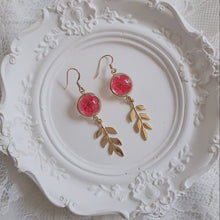 Load image into Gallery viewer, Real Flowers and Dreamcatcher Earrings