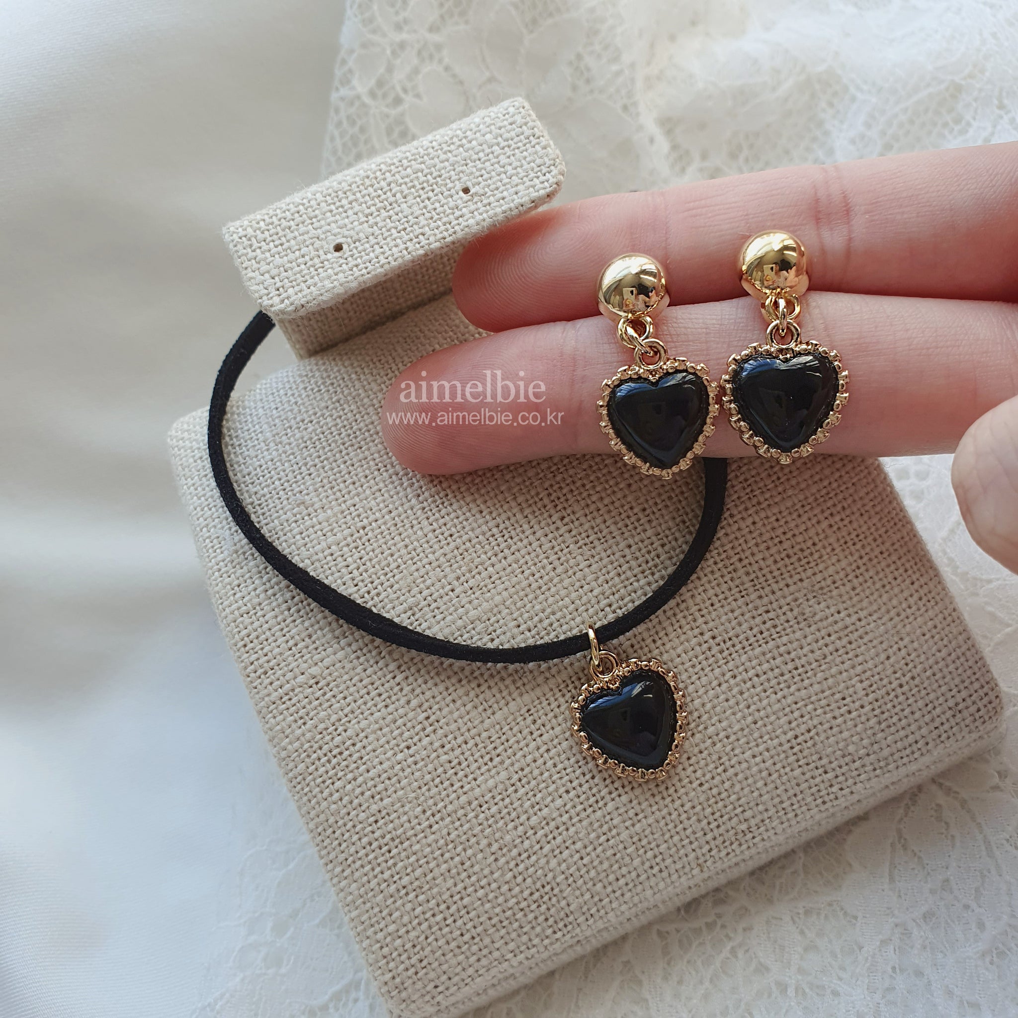 Vintage Heart Locket Huggies Earrings - Gold ver. – aimelbie