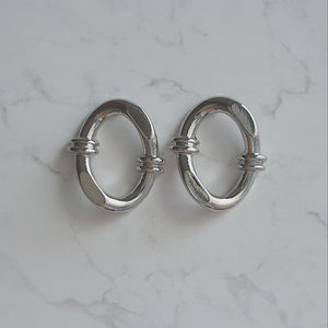 [Aespa Karina, Winter Earrings] Knotted Oval Ring Earrings - Silver