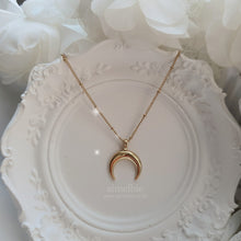 Load image into Gallery viewer, Upside Down Crescent Moon Pearl Layered Necklace - Gold